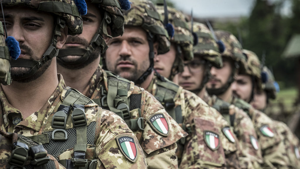 Armi & bollicine. L’Italia entra nel 2022 aumentando le spese militari
